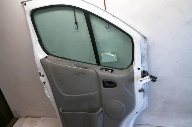 Porte avant gauche Renault TRAFIC II Camionnette (FL) 1.9 dci 80 (fl0b) (2001-2006) occasion