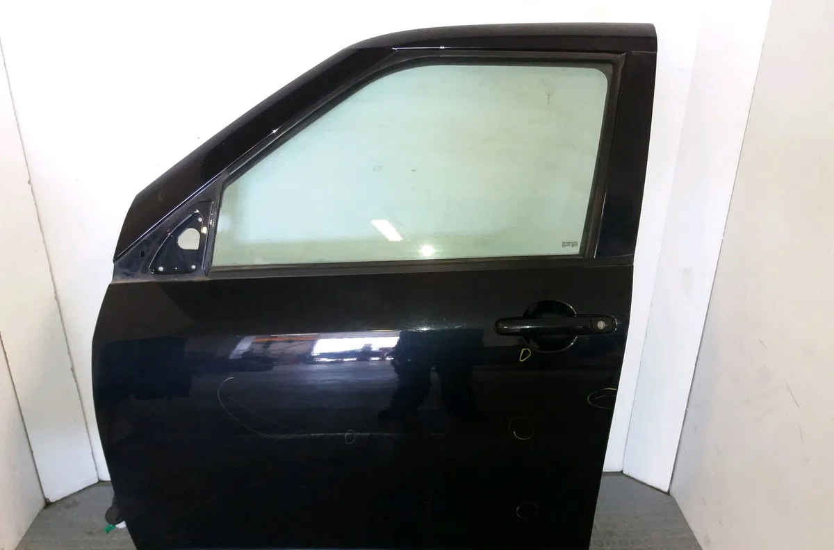 Porte avant gauche Suzuki SWIFT III (MZ, EZ) 1.3 ddis (rs 413d) (2005) occasion