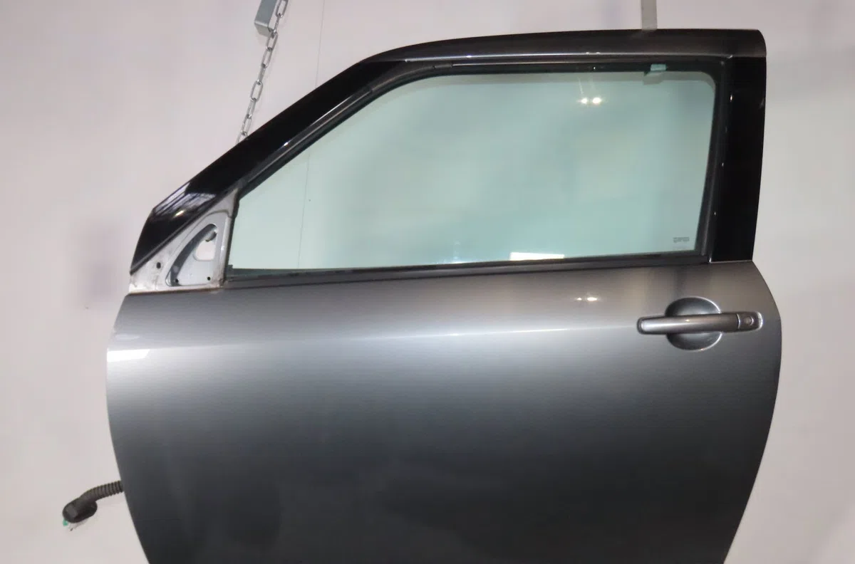 Porte avant gauche Suzuki SWIFT III (MZ, EZ) 1.3 ddis (rs 413d) (2005) occasion