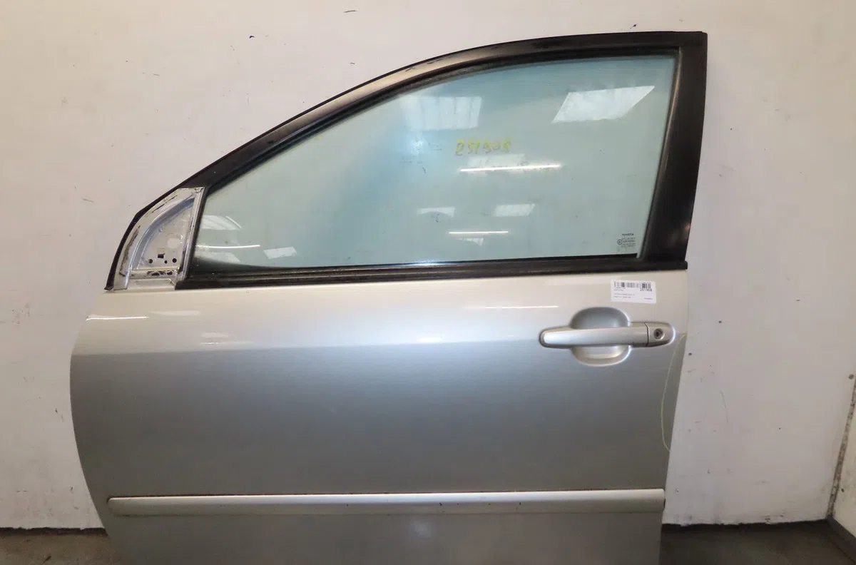 Porte avant gauche Toyota COROLLA (_E12_) 1.4 vvt-i (zze120_) (2001-2007) occasion