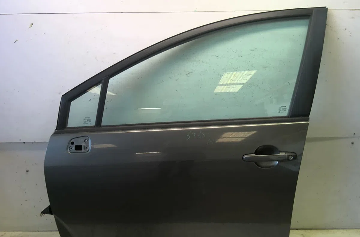 Porte avant gauche Toyota COROLLA Verso (ZER_, ZZE12_, R1_) 2.2 d-4d (aur10_) (2005-2009) 5 portes occasion