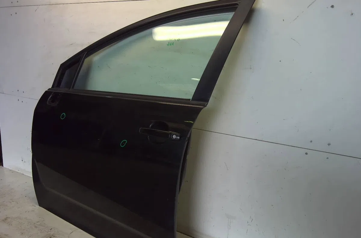 Porte avant gauche Toyota COROLLA Verso (ZER_, ZZE12_, R1_) 2.2 d-4d (aur10_) (2005-2009) occasion