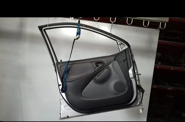 Porte avant gauche Toyota YARIS (_P1_) 1.3 (ncp10_, scp12_) (1999-2005) occasion