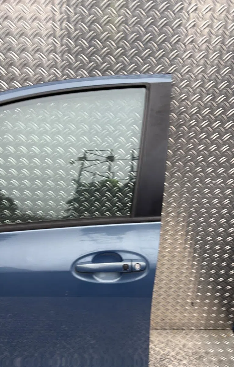 Porte avant gauche Toyota YARIS (_P9_) 1.4 d-4d (nlp90_) (2005-2012) occasion