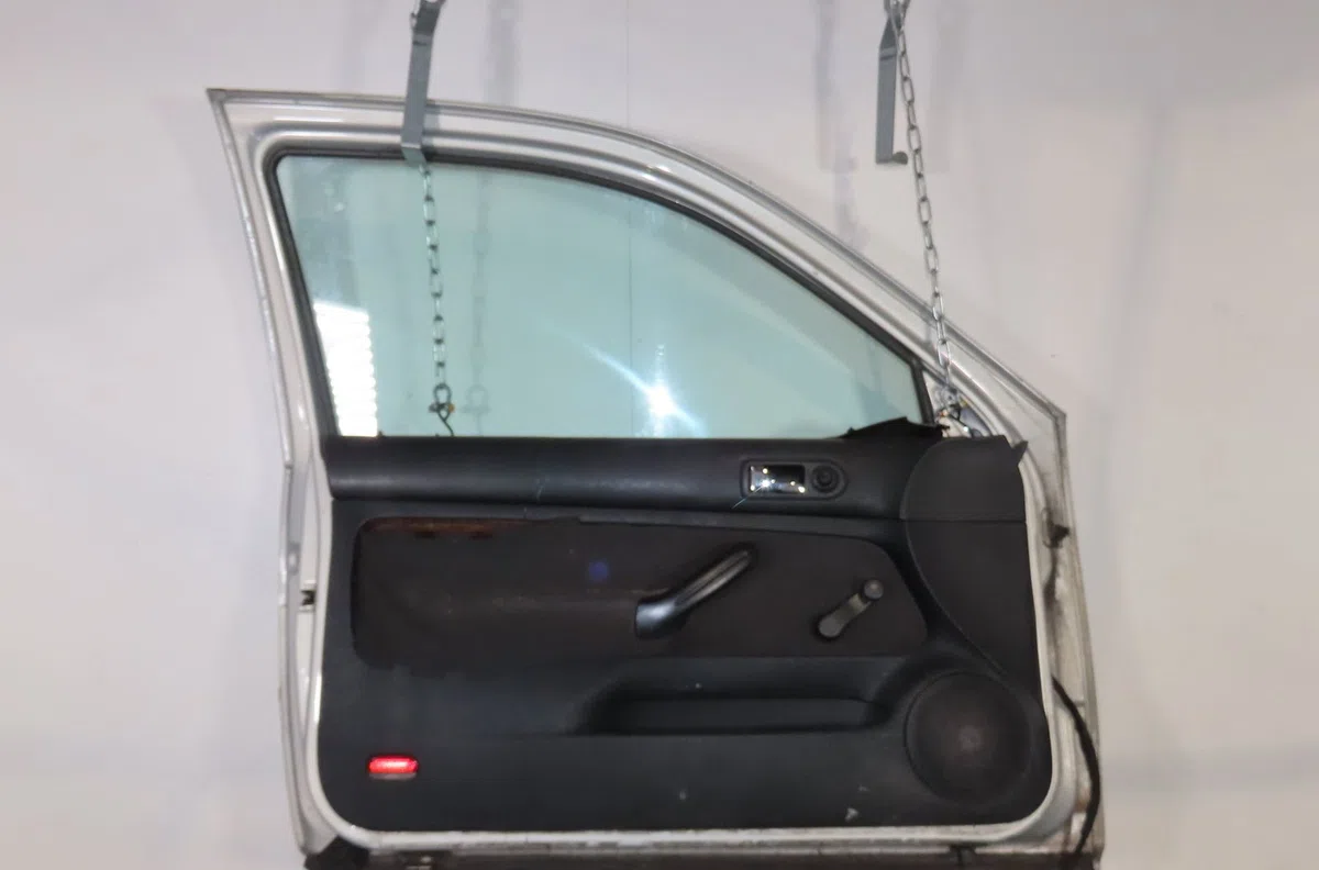 Porte avant gauche Volkswagen GOLF IV (1J1) 1.9 tdi (1997-2004) 3 portes occasion