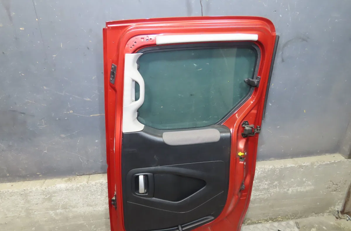 Porte coulissante d Peugeot PARTNER TEPEE 1.6 hdi 16v (2008) 5 portes occasion