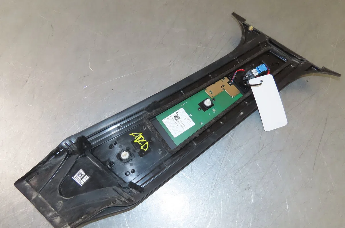Protection porte avd Tesla MODEL Y (5YJY) Ev traction intégrale (2021) 5 portes occasion