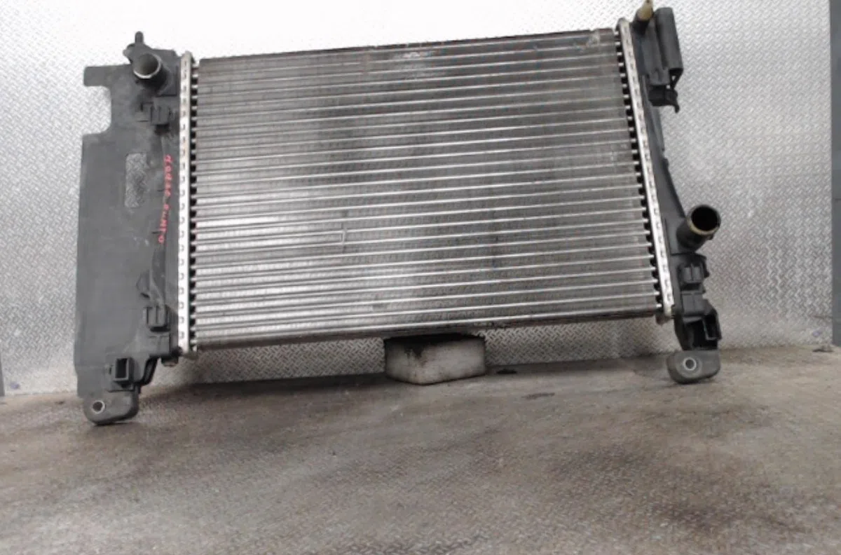 Radiateur Fiat GRANDE PUNTO (199_) 1.4 16v (199bxg1b, 199axg1b) (2005-2011) occasion