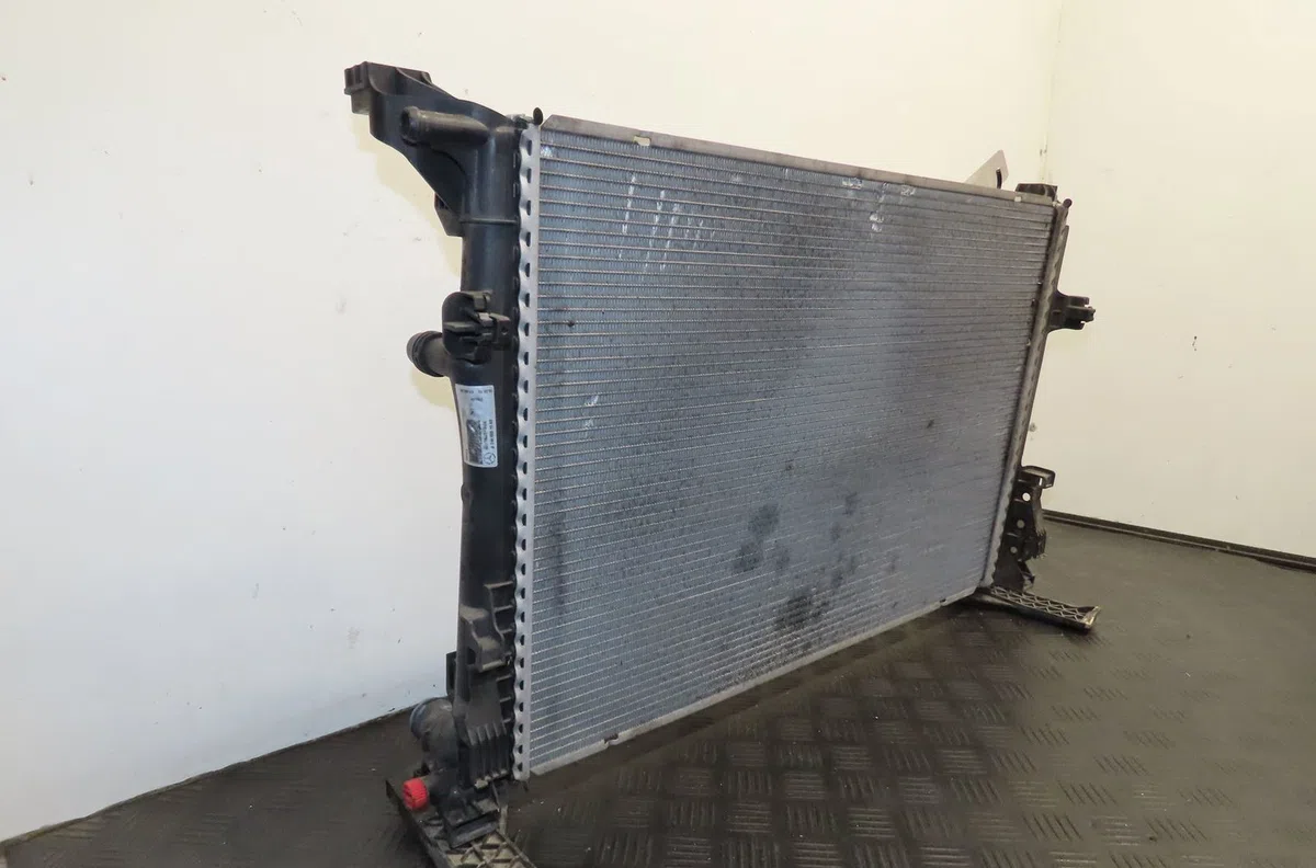 Radiateur Mercedes-benz CLASSE A (W176) A 180 (176.042) (2012-2018) occasion