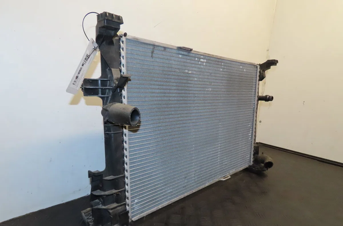 Radiateur Mercedes-benz CLASSE GLA (X156) Gla 200 cdi - d (156.908) (2013) occasion