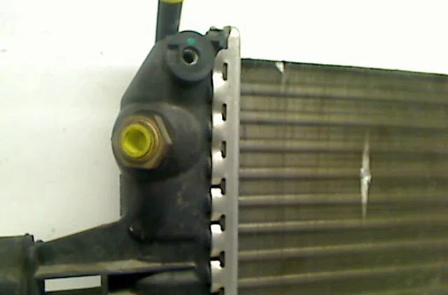 Radiateur Opel ASTRA G A trois volumes (T98) 1.6 16v (f69) (1998-2005) occasion