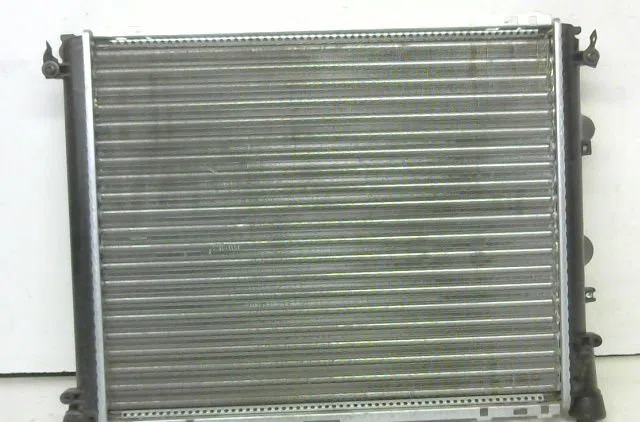 Radiateur Renault CLIO II Camionnette - 3-5 portes (SB0-1-2_) 1.9 d (sb0r) (1999-2000) occasion