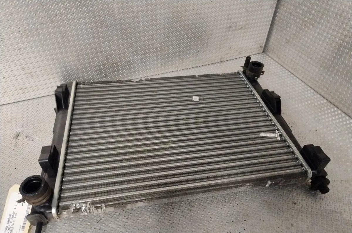 Radiateur Renault TWINGO II (CN0_) 1.2 16v (cn0k, cn0v) (2007) 3 portes occasion