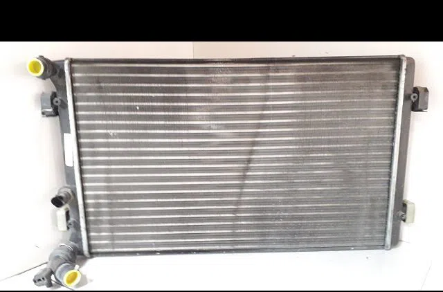 Radiateur VOLKSWAGEN GOLF 2003 occasion