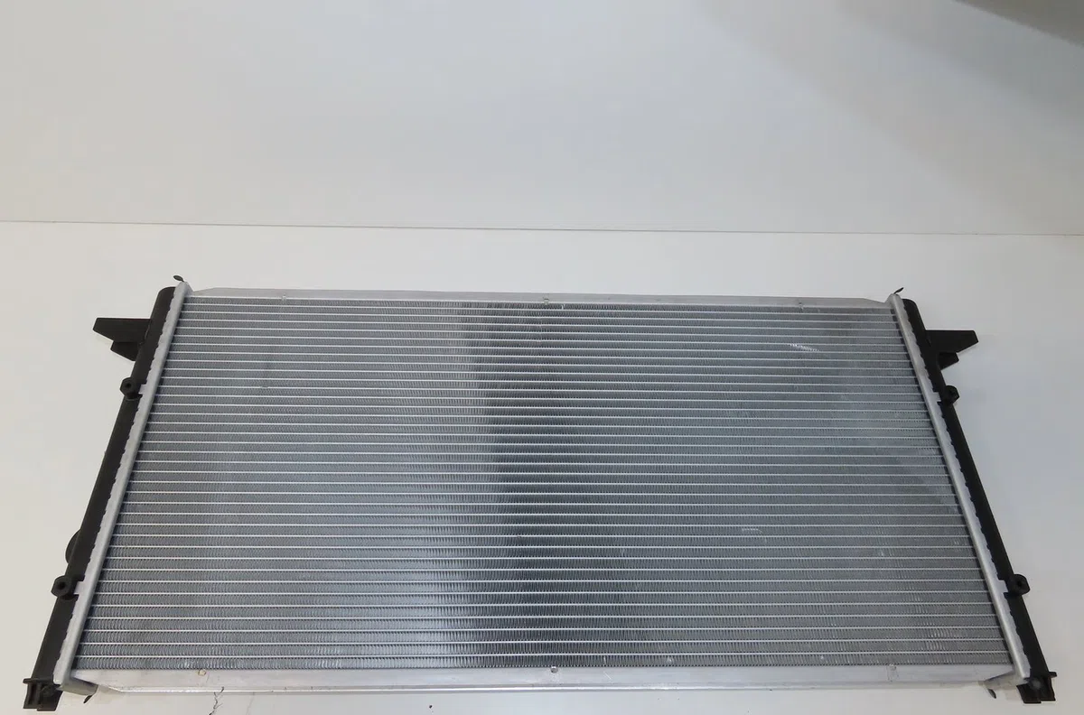 Radiateur Volkswagen PASSAT B3-B4 Variant (3A5, 35I) 1.8 (1988-1997) occasion