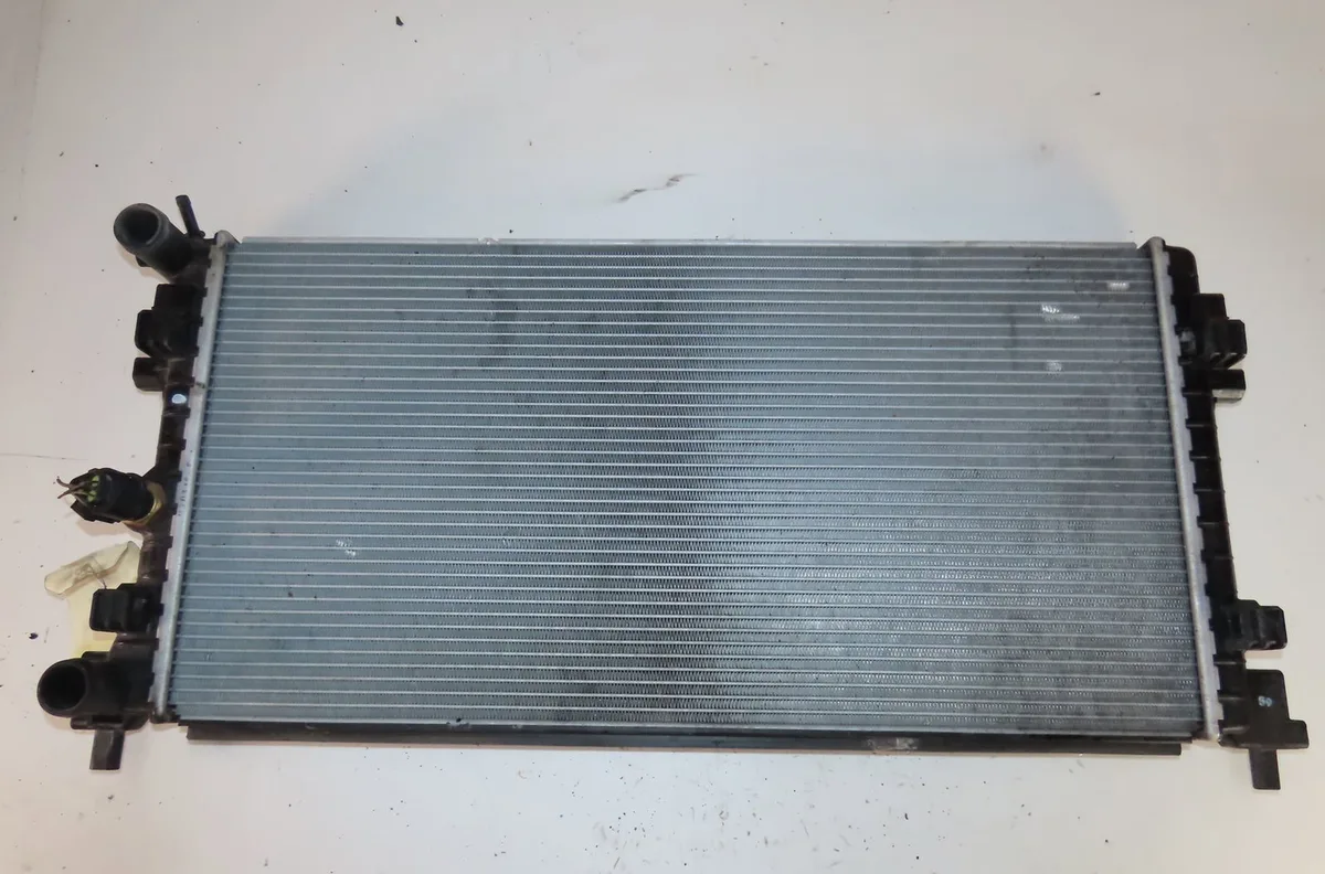 Radiateur Volkswagen POLO V (6R1, 6C1) 1.2 tsi 16v (2014-2017) 5 portes occasion