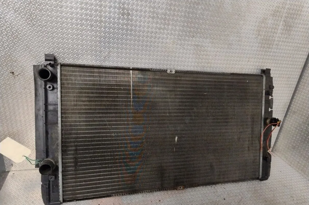 Radiateur Volkswagen TRANSPORTER IV Camionnette (70A, 70H, 7DA, 7DH) 2.5 tdi (1995-2003) occasion