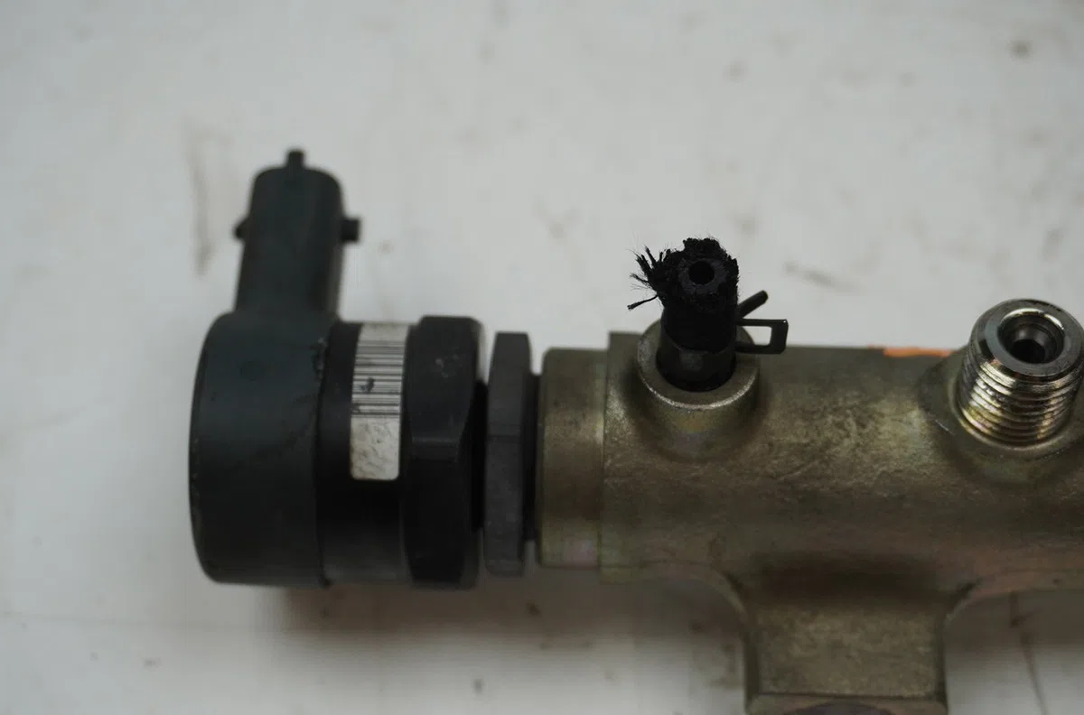 Rampe injection Kia MAGENTIS II (MG) 2.0 crdi (2006-2010) occasion