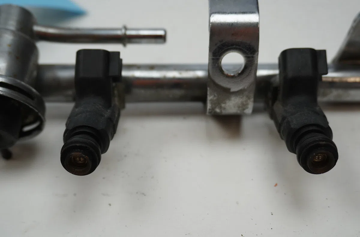Rampe injection Mini MINI (R50, R53) One (2001-2006) occasion