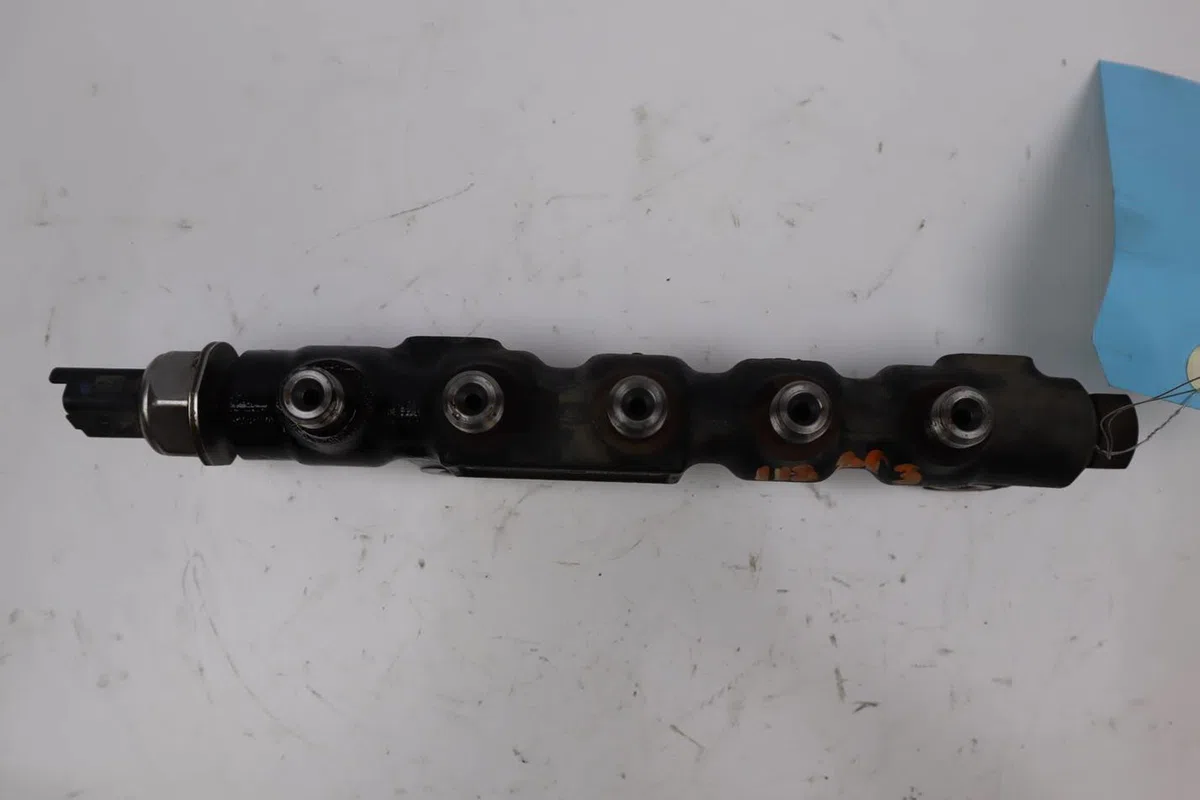 Rampe injection Peugeot 206 3-5 portes (2A-C) 1.4 hdi eco 70 (2001-2009) 5 portes occasion