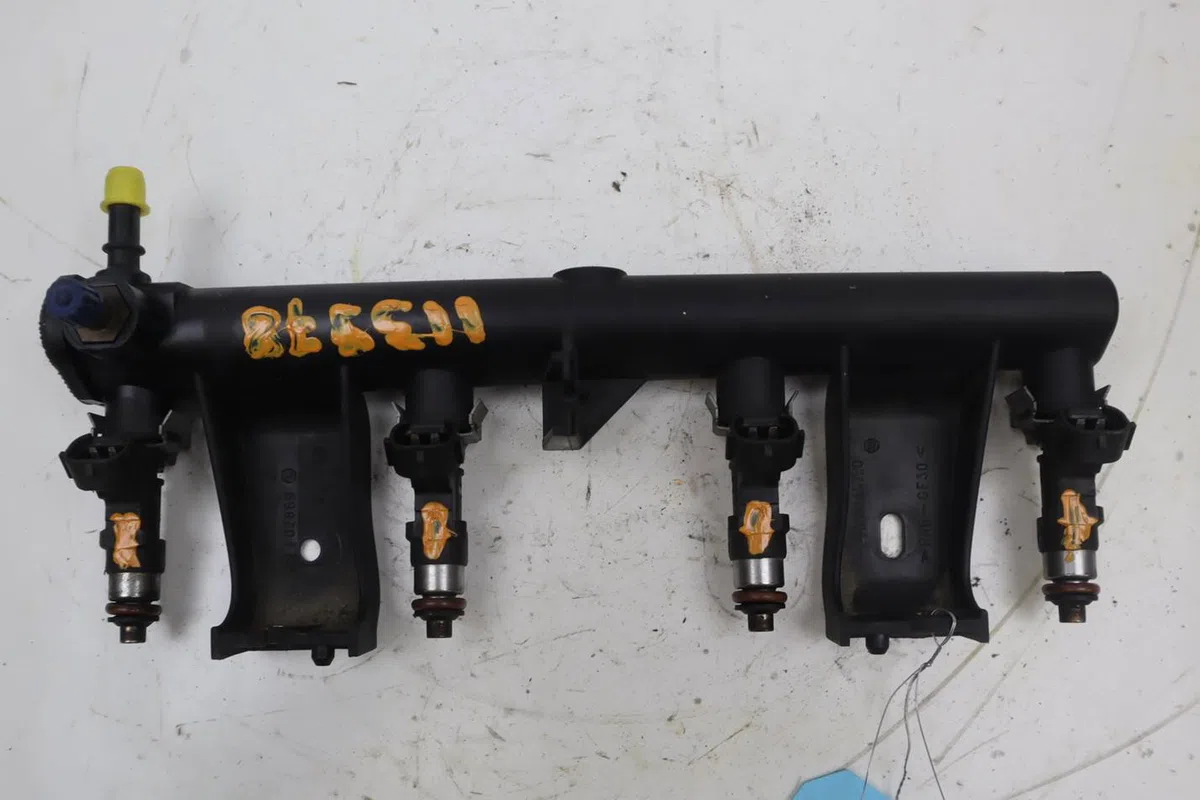 Rampe injection Peugeot 206 CC (2D) 1.6 16v (2dnfuf, 2dnfur) (2000-2007) 2 portes occasion
