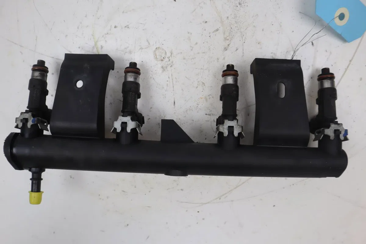 Rampe injection Peugeot 206 CC (2D) 1.6 16v (2dnfuf, 2dnfur) (2000-2007) 2 portes occasion