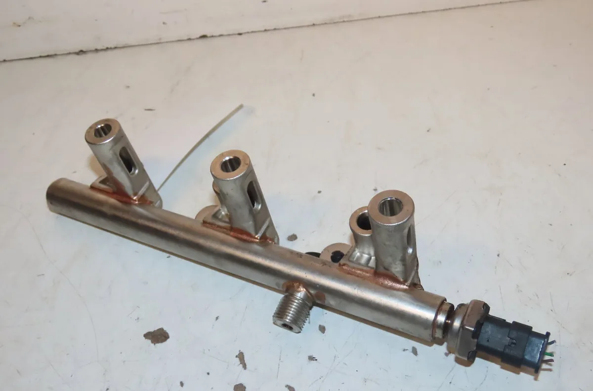 Rampe injection Peugeot 308 II (LB_, LP_, LW_, LH_, L3_) 1.2 thp 110 (2013-2021) occasion