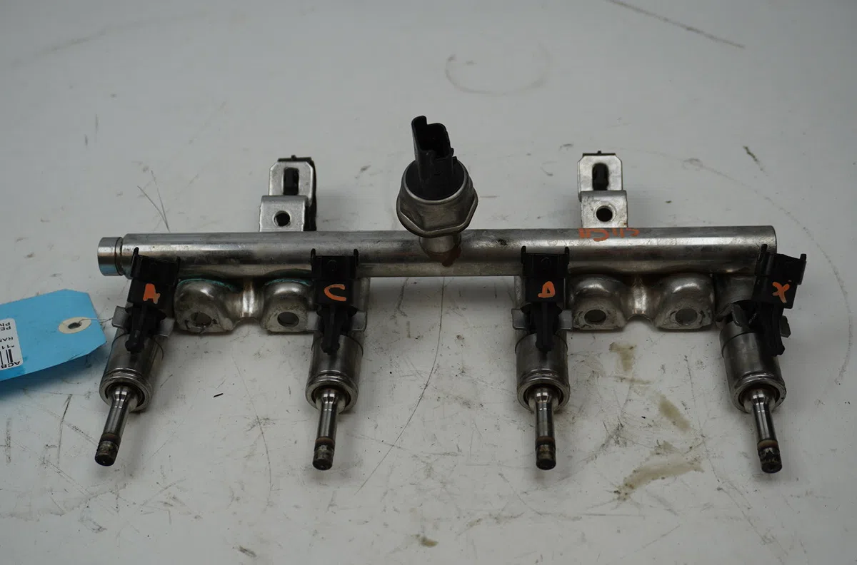 Rampe injection Peugeot 5008 (0U_, 0E_) 1.6 16v (2009-2017) occasion