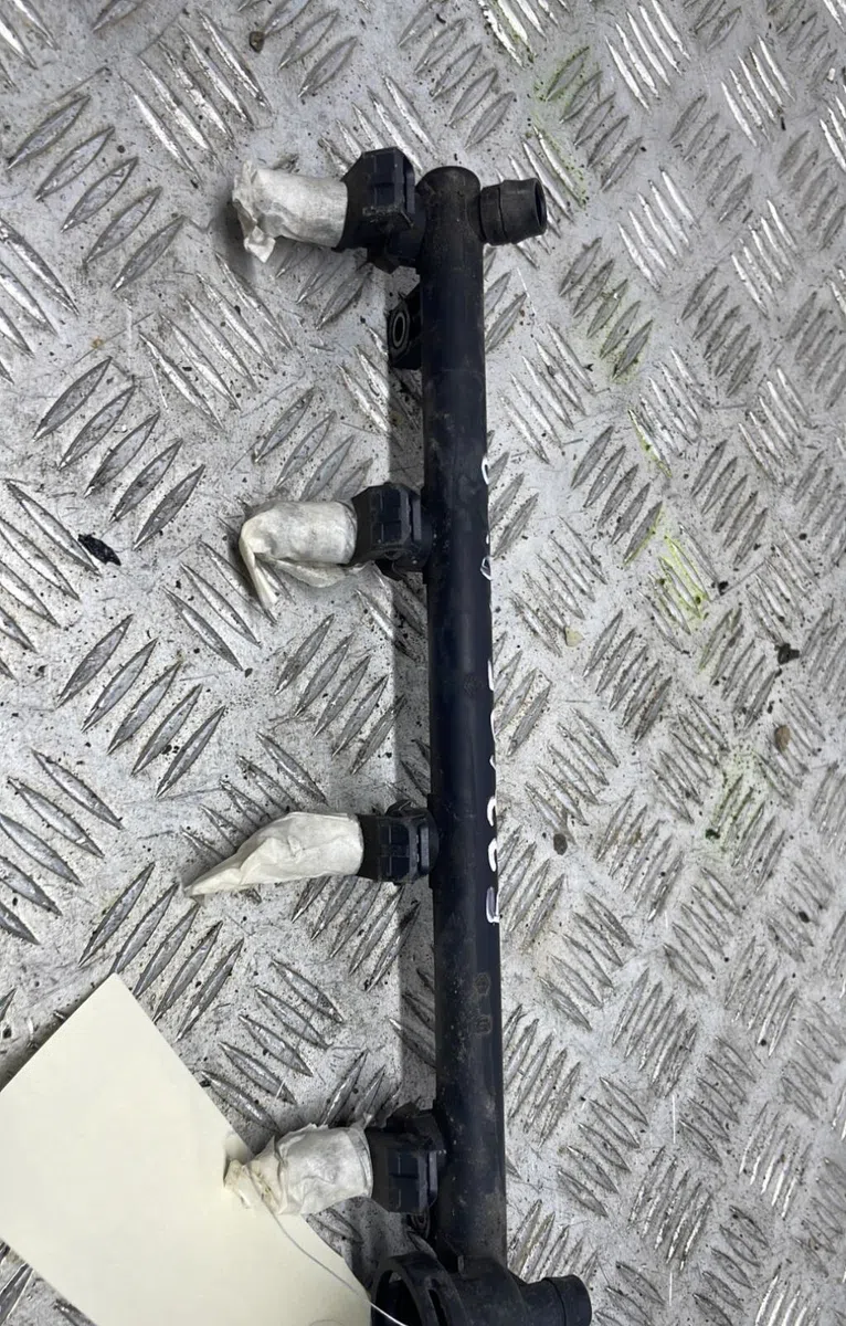 Rampe injection RENAULT CLIO 2 PHASE 2 occasion