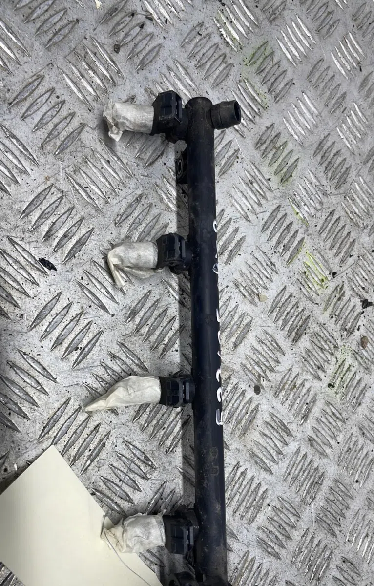 Rampe injection RENAULT CLIO 2 PHASE 2 occasion