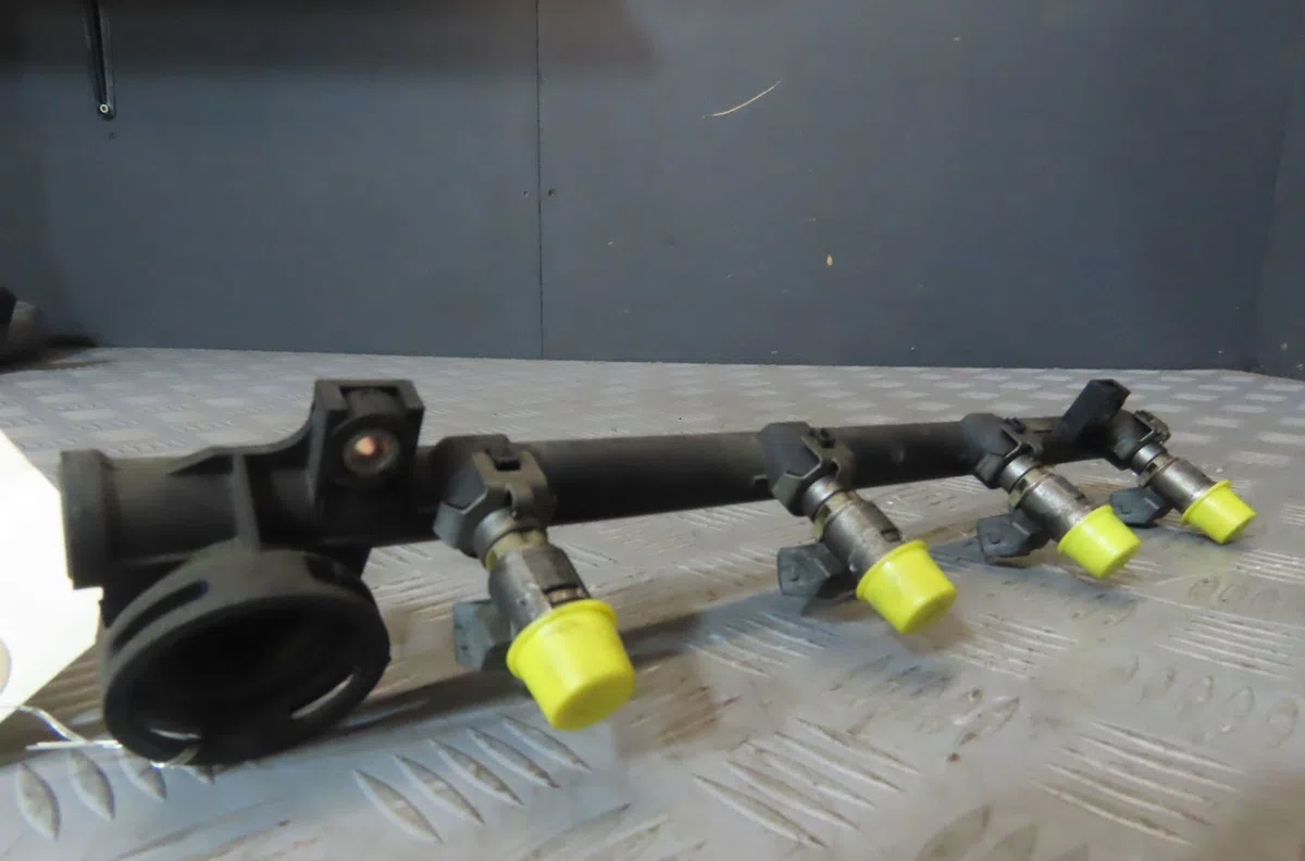Rampe injection RENAULT CLIO 2000 occasion