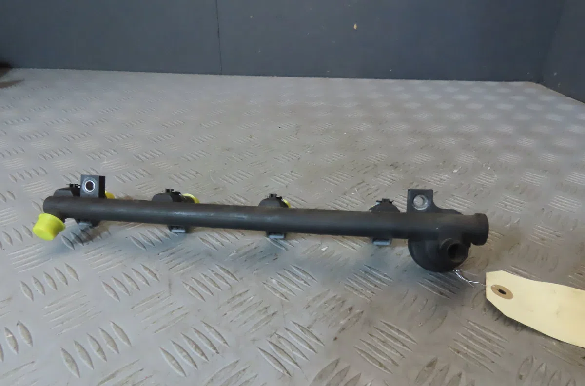 Rampe injection RENAULT CLIO 2000 occasion
