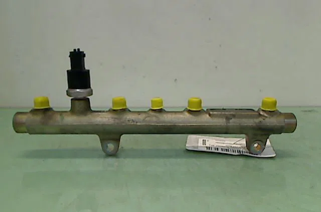 Rampe injection RENAULT MEGANE 2000 occasion
