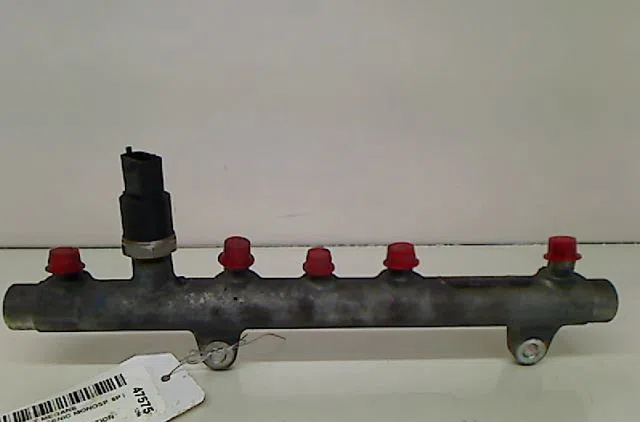 Rampe injection RENAULT MEGANE 2001 occasion