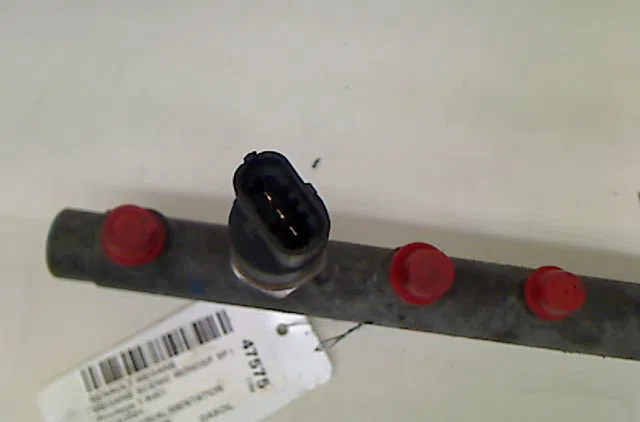 Rampe injection RENAULT MEGANE 2001 occasion