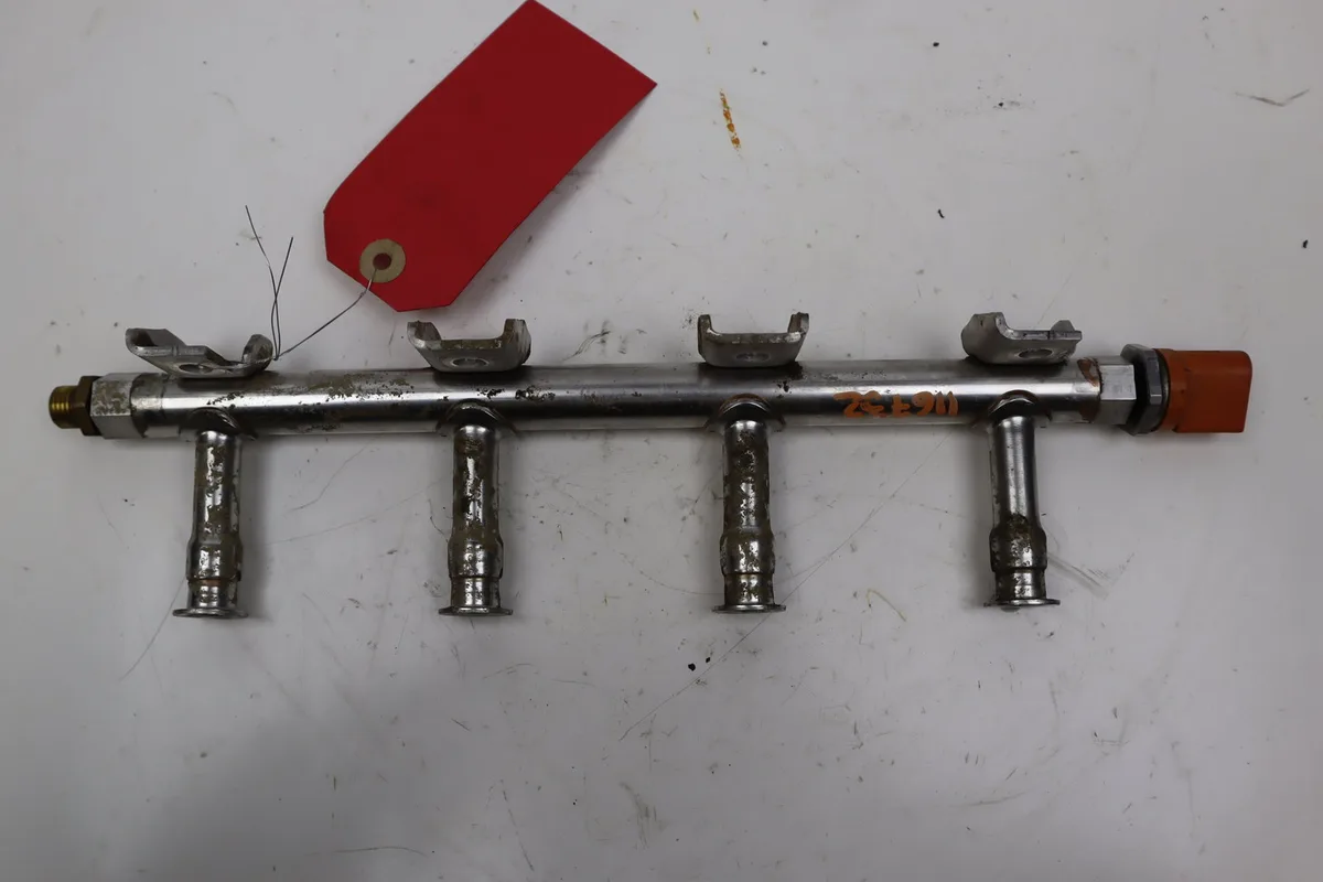Rampe injection Volkswagen BEETLE (5C1, 5C2) 1.2 tsi (2011-2019) occasion