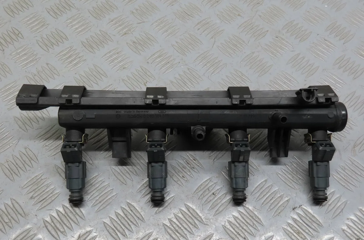 Rampe injection Volkswagen POLO (6N2) 1.4 (1999-2001) 5 portes occasion