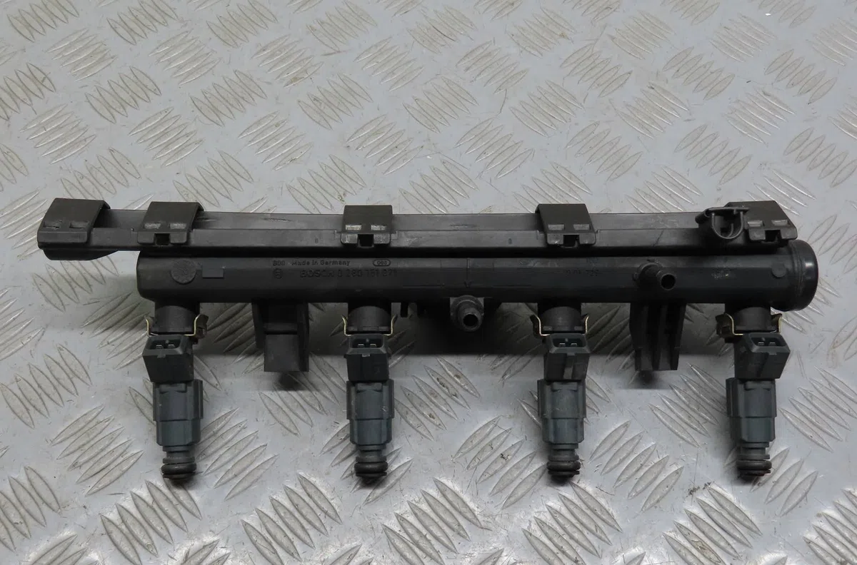 Rampe injection Volkswagen POLO (6N2) 1.4 (1999-2001) 5 portes occasion