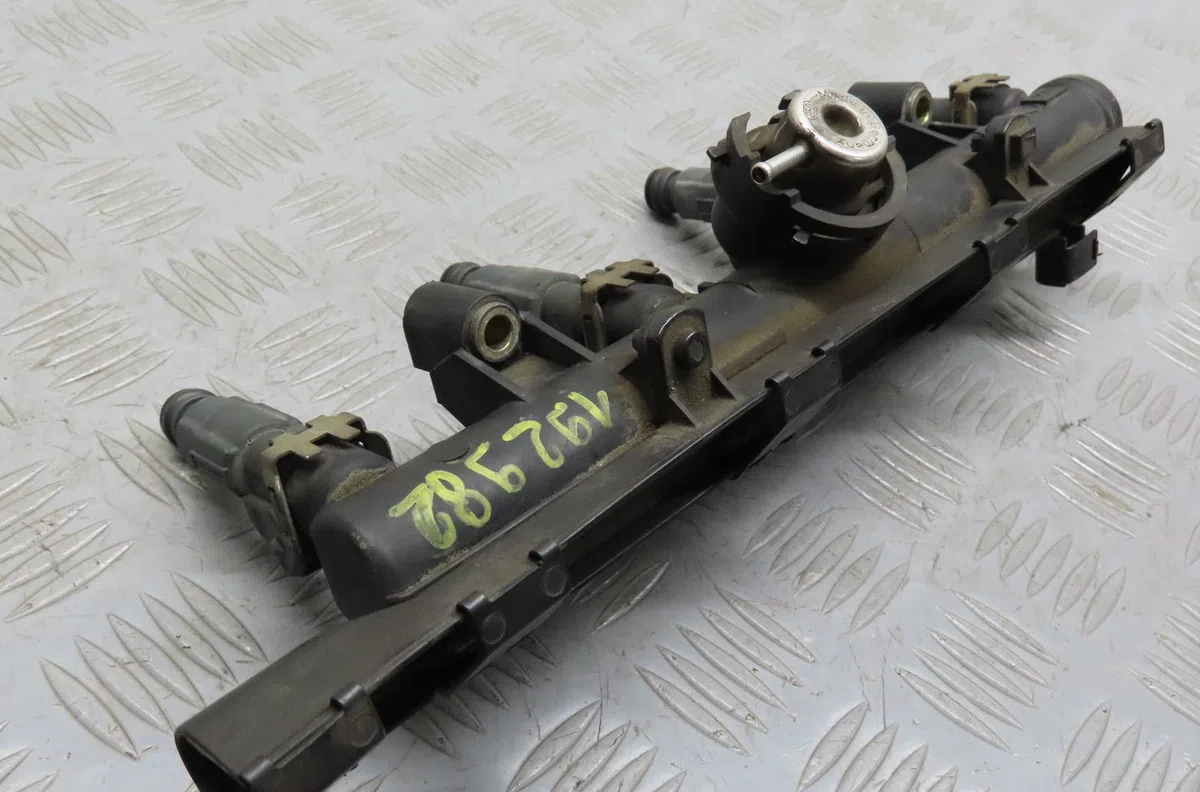 Rampe injection Volkswagen POLO (6N2) 1.4 (1999-2001) 5 portes occasion