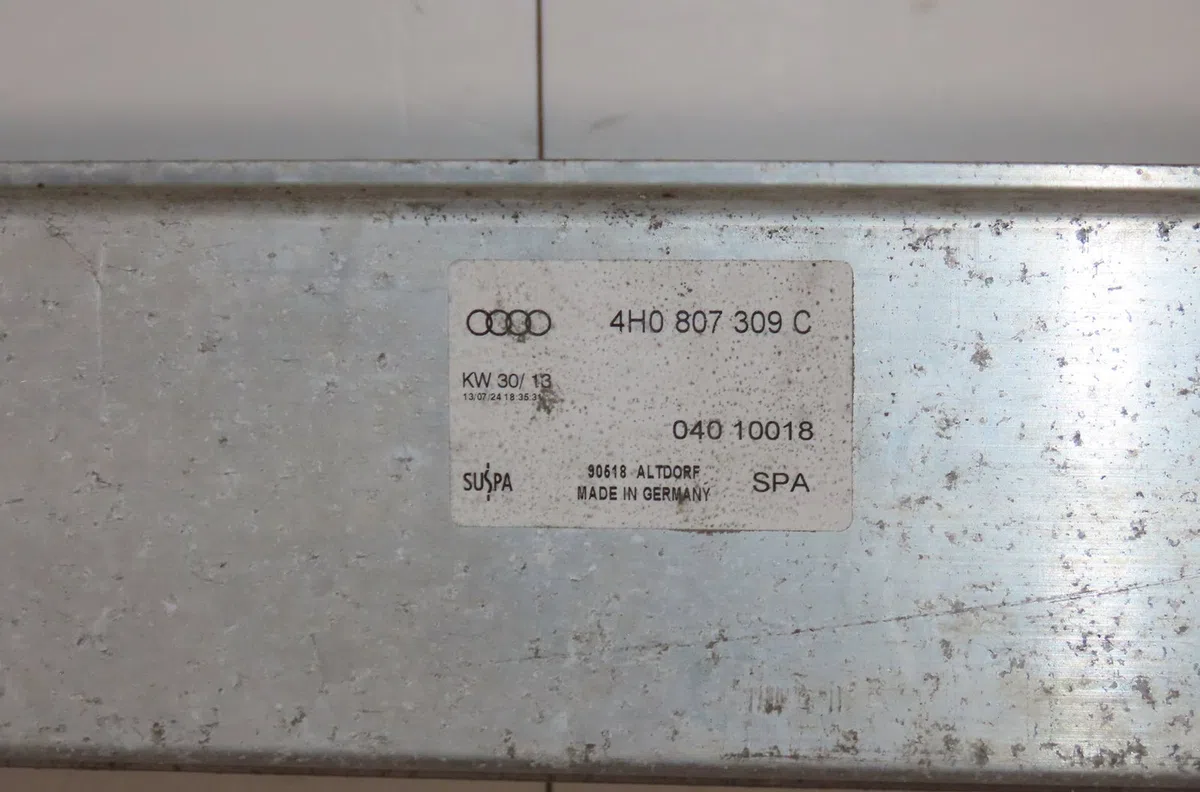 Renfort pare-choc arrière Audi A8 D4 (4H2, 4H8, 4HC, 4HL) 3.0 tdi quattro (2010-2015) occasion