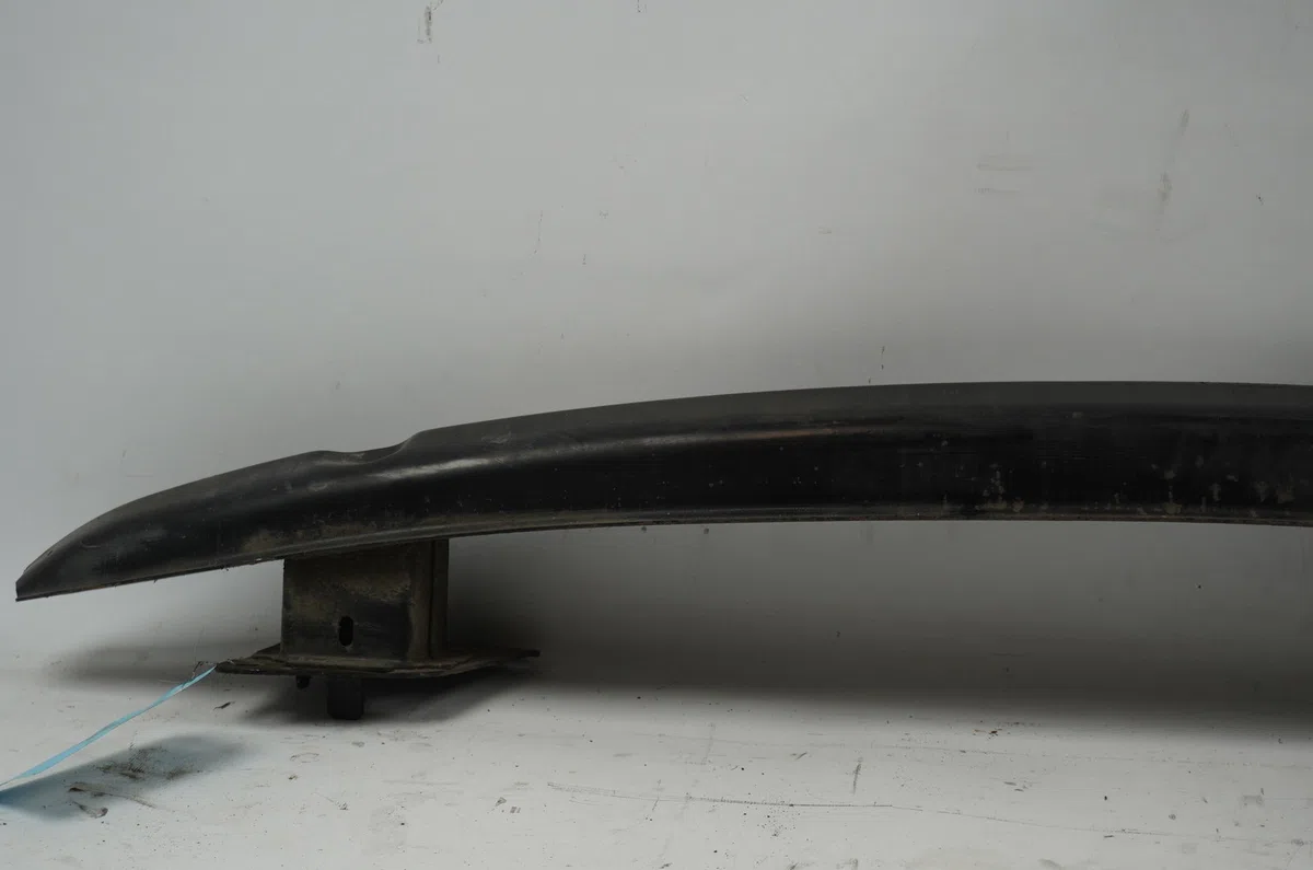 Renfort pare-choc arrière Volkswagen GOLF IV (1J1) 1.6 (1997-2004) occasion