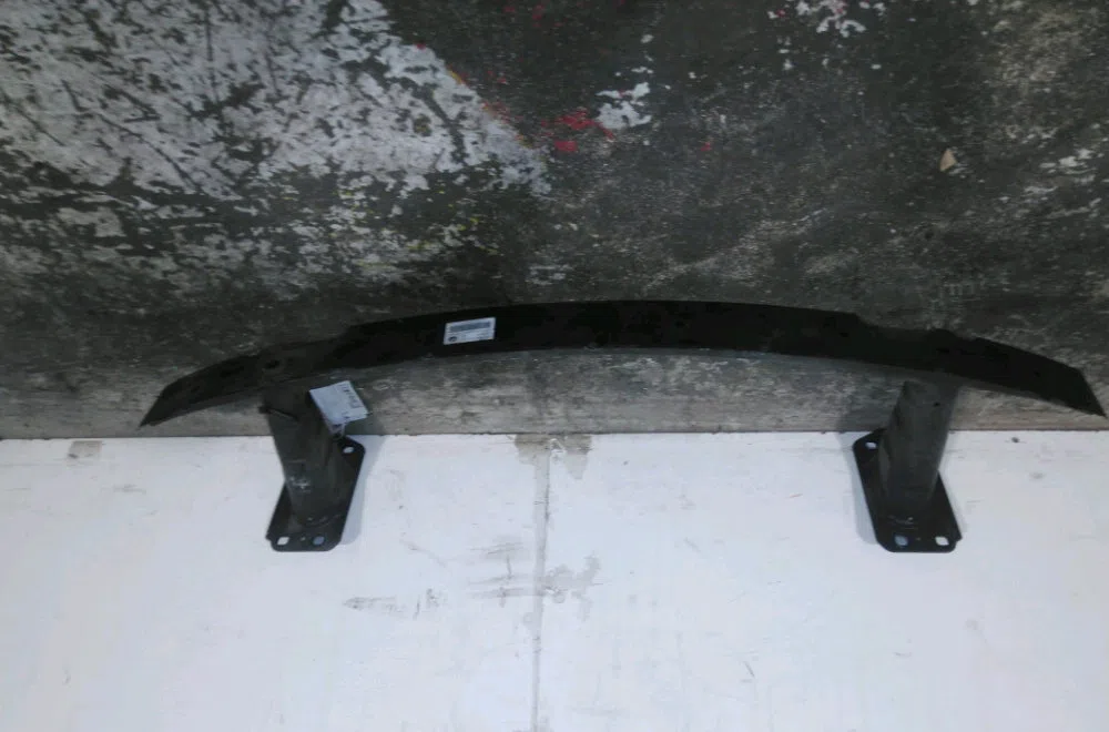Renfort pare-choc avant Bmw 1 (E87) 118 d (2004-2007) 5 portes occasion