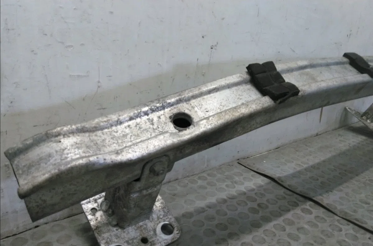 Renfort pare-choc avant Renault MEGANE II (BM0-1_, CM0-1_) 1.5 dci (bm0f, bm0t, bm2b, cm0f, cm0t) (2002-2008) 5 portes o