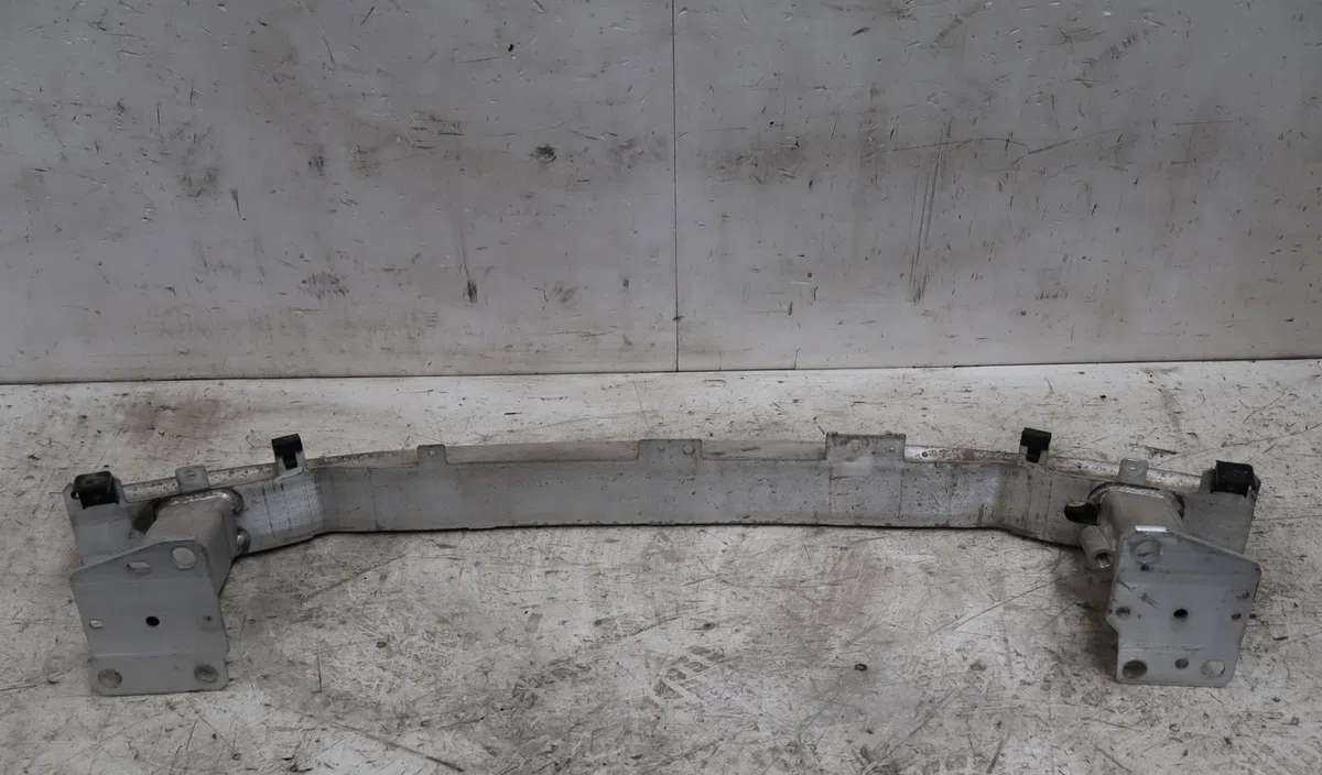 Renfort pare-choc avant Renault MEGANE III Coupé (DZ0-1_) 1.5 dci (dz09, dz0d, dz1f, dz1g, dz14, dz29) (2009-2015) 3 por