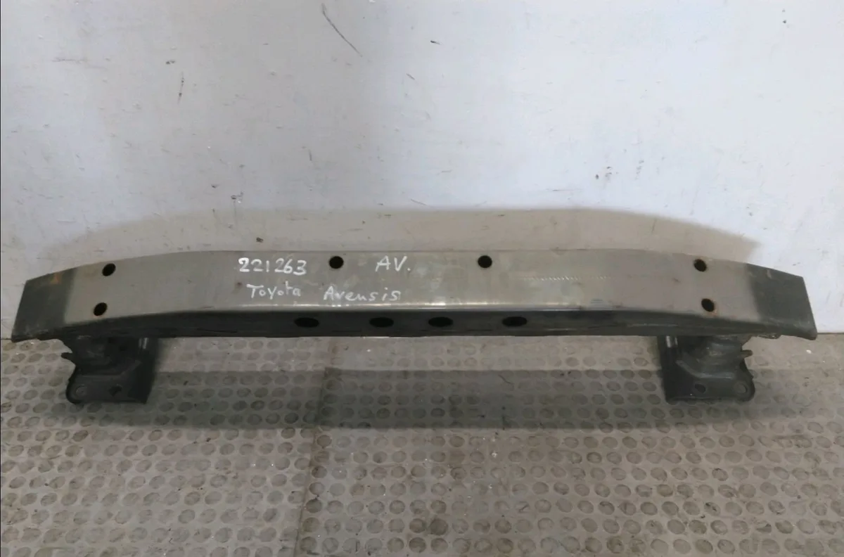 Renfort pare-choc avant Toyota AVENSIS Break (_T25_) 2.0 d-4d (cdt250_) (2003-2008) occasion