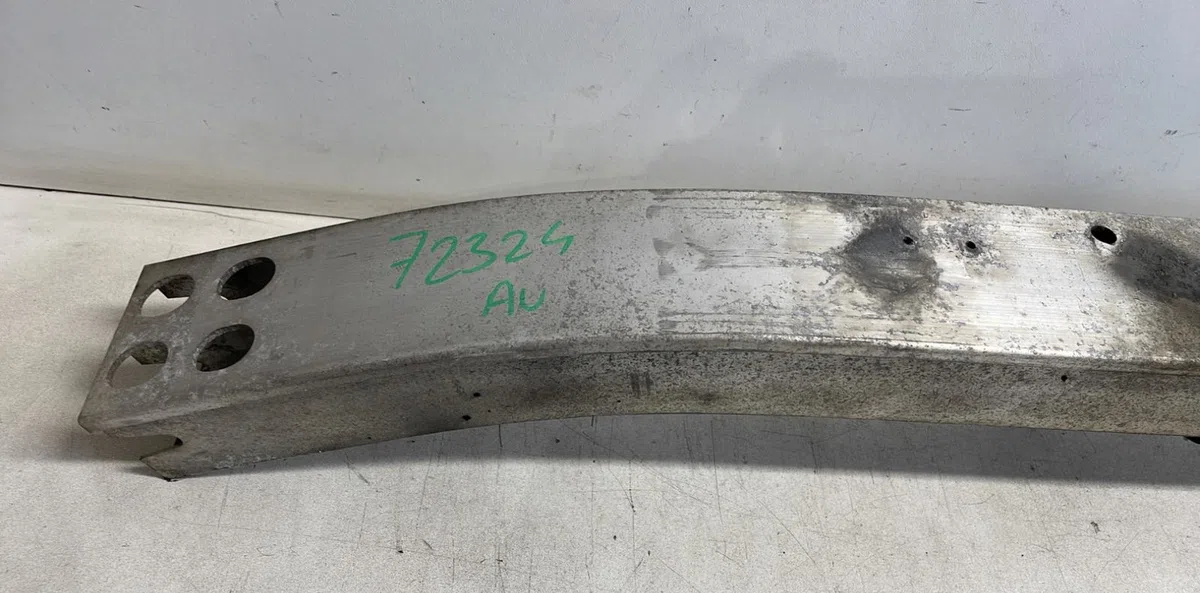 Renfort pare-choc avant Toyota COROLLA Verso (ZER_, ZZE12_, R1_) 2.2 d-4d (aur10_) (2005-2009) 5 portes occasion