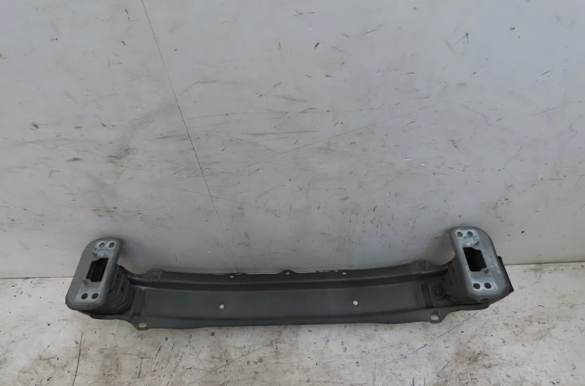 Renfort pare-choc avant Toyota YARIS (_P13_) 1.3 (nsp130_) (2011) occasion
