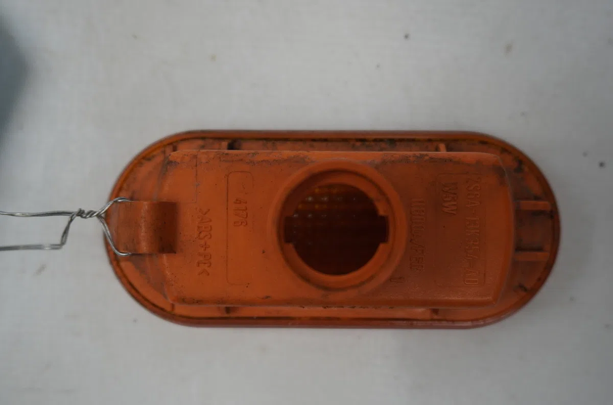 Répétiteur aile droite Ford FIESTA V (JH_, JD_) 1.3 (2001-2008) 3 portes occasion