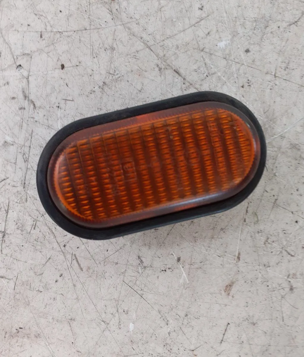 Répétiteur aile gauche Renault CLIO I (B-C57_, 5-357_) 1.2 (b-c-s57a, b-c57s, 5-357f, 5-357j, 5-357l, 5-357r) (1990-1998