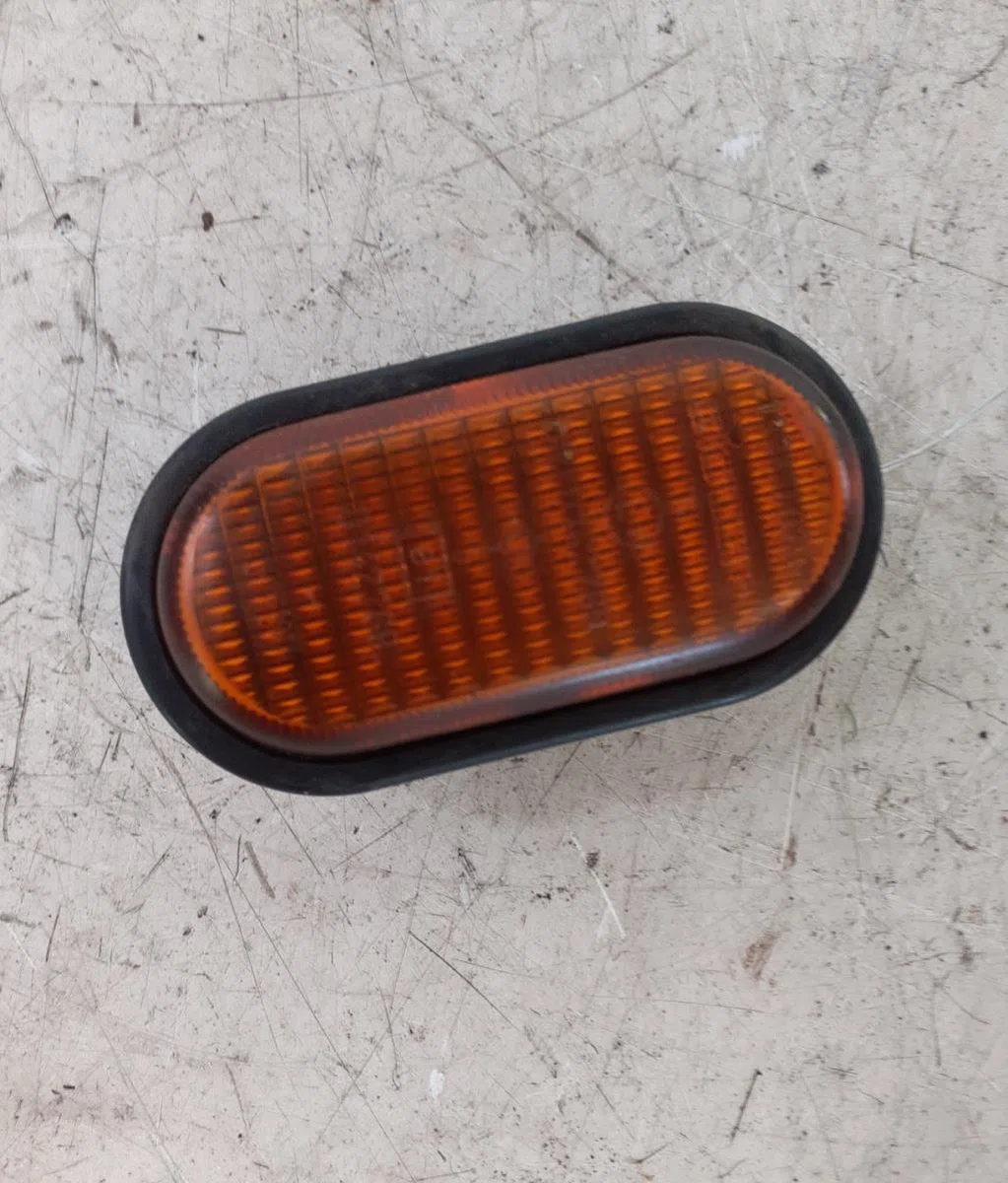 Répétiteur aile gauche Renault CLIO I (B-C57_, 5-357_) 1.2 (b-c-s57a, b-c57s, 5-357f, 5-357j, 5-357l, 5-357r) (1990-1998